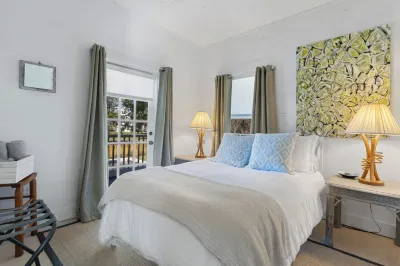 Beach Bungalow - Private Pool + Steps to the Beach + Walkable to Town