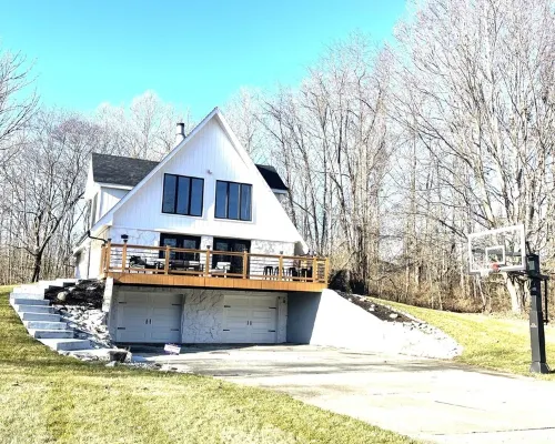 Life-Giving, Quiet retreat only 25 min west of Indpls. Peace, Pace, & Gratitude Hotels in Putnam County