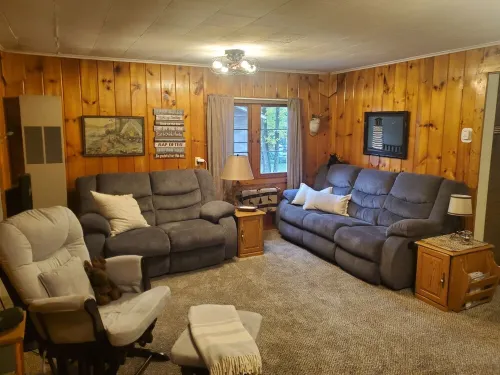 Quaint Cottage near Cranberry Lake