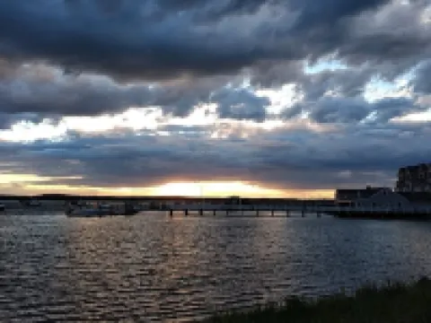 Premier, modern, fully renovated, Beach home...stroll to the beach in 3 minutes! โรงแรมในHampton Beach