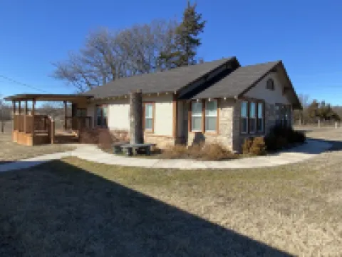 Cozy retreat with countryside views, Patch of Heaven is the place for you! Hotels in McClain County