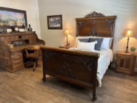 Luxury vacation home on 5 acres, 6BR, 4 BA Hotels in Parks