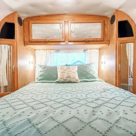 Airstream Glamper in Hocking Hills, Hot Tub, 1 Mile to Old Man's Cave!