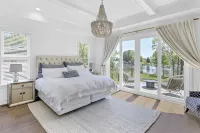 Custom built lake house on Lake Murray with New pool and hot tub!! Hotels in Lake Murray of Richland