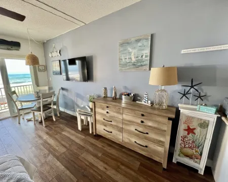 Oceanfront, private balcony, stunning panoramic views of the Atlantic 햄프턴 호텔