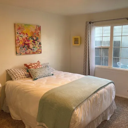 Charming Bright Home Near Dr Hospital & Shopping - Extra Comfy Beds and Couch