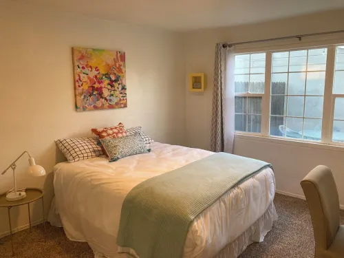 Charming Bright Home Near Dr Hospital & Shopping - Extra Comfy Beds and Couch