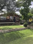 Cheerful 2 bedroom cabin in beautiful Medicine Park!