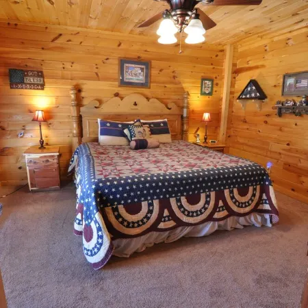 Wilderness Retreat Cabin- Lg Game Room, Private Hot Tub; 1 Mile to Thunder Ridge
