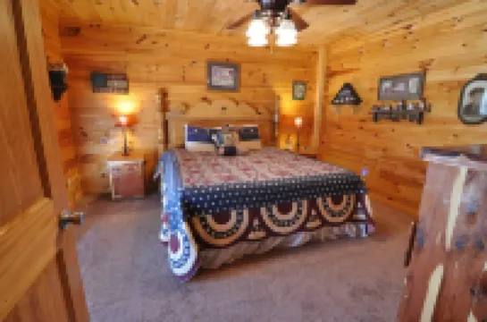 Wilderness Retreat Cabin- Lg Game Room, Private Hot Tub; 1 Mile to Thunder Ridge