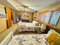 The All Inn: Spacious 3-Bedroom Home 1 Minute from Shattuck-St. Mary's School!