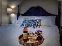 Year Around Heated Pool, Mountain Views, Pets Ok