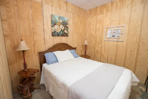 Southern Comfort Cabin- minutes from the river and the lake!