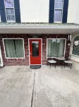 The DOWNTOWN LOFT, on the square, across from Piedmont University, sleeps 4. - Homestays