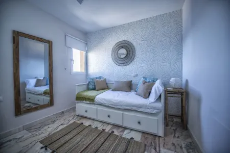 COMFORTABLE APARTMENT WITH FIRST LINE TERRACE AND SEA VIEWS