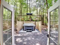 Lake Naomi Poconos Gem★HotTub+Game Room+Fire Pit Mid-Mod Chalet★Golden Owl PA