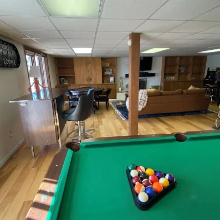 Huge Lake House! Sleeps 12. 5Br/4BA. Hot Tub + Game Room!