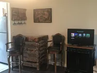 Close to Peoria downtown area, civic center, OSF Hospital, shopping area Hotels in Peoria Heights