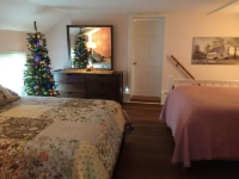 Restored Historical Farmhouse With Pond And Farm Animals At Mohican State Park 漢諾威酒店