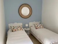 In the heart of wine-growing Anjou, renovated gîte on a 10-hectare estate Hotel a Maine e Loira