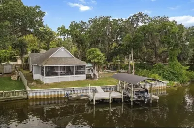 Beautiful Waterfront Home on the Alafia River