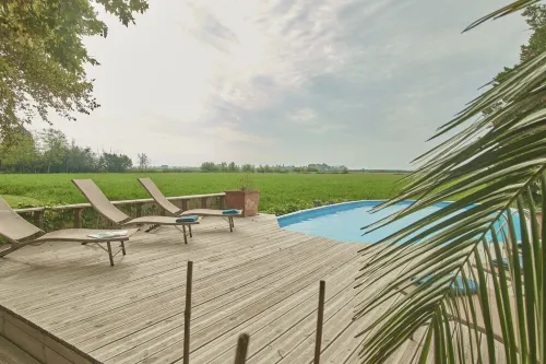 La Maison des Vendangeurs , Gîte with swimming pool and bicycles
