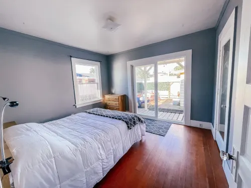 Downtown Two Bedroom Craftsman Home- 2 Minute Walk to the Plaza