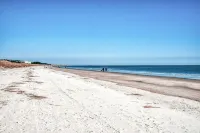 Connect with the Beach at Folly Field Hilton Head Island with great Beach 🏖