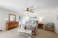 Beautifully decorated neighborhood home near beaches, dining, golf and fishing