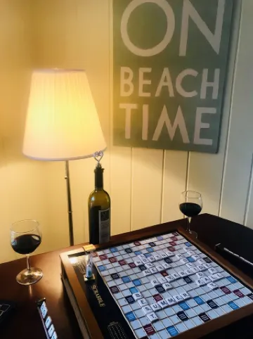 TOP NOTCH NESTING @ ♥️ of DOWNTOWN w SEASONAL WATERFRONT POOL & HOT TUB ACCESS❣️