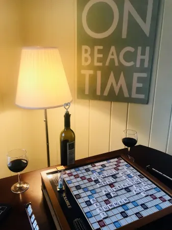 TOP NOTCH NESTING @ ♥️ of DOWNTOWN w SEASONAL WATERFRONT POOL & HOT TUB ACCESS❣️ Отели в г. Сотак