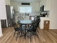 Updated Bungalow - Close to town and 30 min from Lubbock! Hôtels à : Comte de Terry