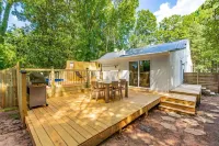 Designer Home With Pool Sleeps 12! Hotels near Audio Advice