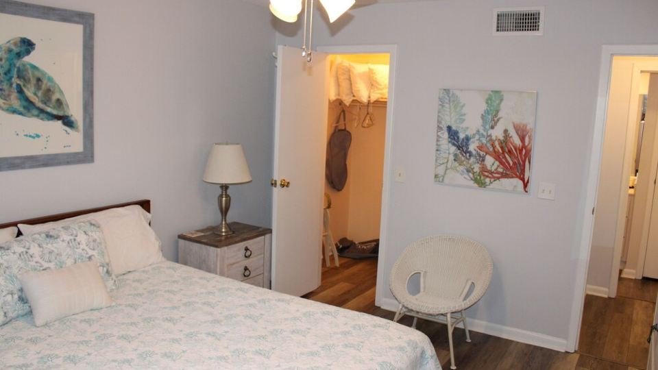 Ocean Walk 1Bd/1Ba Condo Close to the Village Pier Area