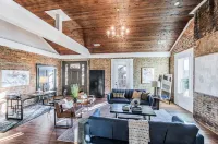 Enjoy Beautiful Historic Franklin Here! Hotels in Franklin