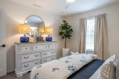 Luxurious Living, Fully Renovated w/ Amenities