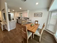 Central, Familial, w/ GAME Room, FIRE Pit, KING Bed ★ 4.6 mi from DFW Airport+