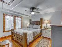 Cozy Mount Dora Cottage /Walk Downtown/ Pet Friendly / Fenced Yard Hotels in Mount Dora