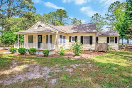 Sea Glass Beach House!  Large sand beach, dock and hot tub! Pets welcome!