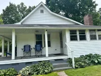 Escape to your cozy Mars Hill Cottage, near Asheville Hotels in Madison County