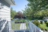 Newly Renovated 6BR with Parking & Outdoor Shower!