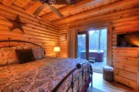 Cabin on Nantahala River! Dog-Friendly