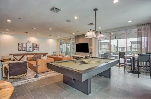 beautiful outer city escape w/pool, gym and clubhouse!