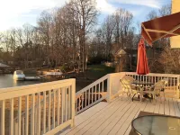 Lakefront Cottage on a Quiet Cove plus Kayaks, Canoe & Pedal Boat