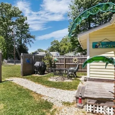 Sunnyside Up - Small Dog Friendly Waterfront Cottage