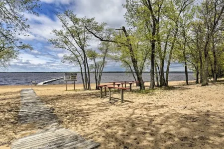 Three years old log Cabin, Free Firewood 5 min from Castle Rock Lake Отели в г. Adams County