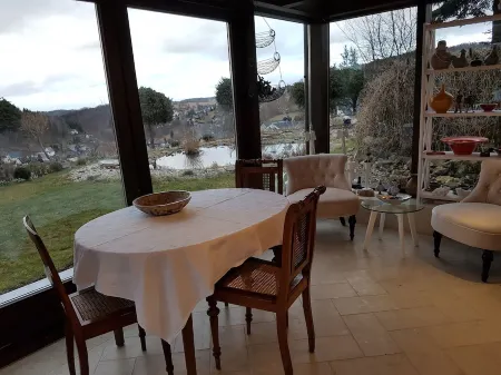 Vacation apartment for art lovers in Pobershau "Picasso with conservatory" Отели в г. Поберсхау