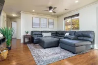 Private Pool & Spa, Pickleball, King Beds, Near Zion, Sleeps 16+, Game Room Hotels in La Verkin