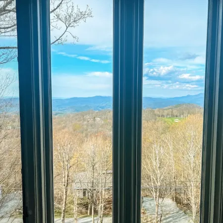 The Beech Club - Breathtaking Views! Pet Friendly!