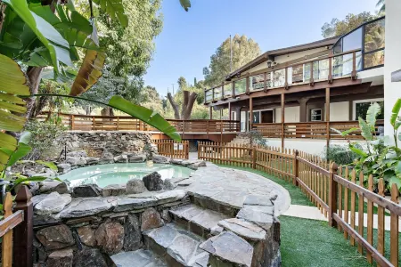 Zen Villa @ Hollywood Hills, Los Angeles by Universal Studio